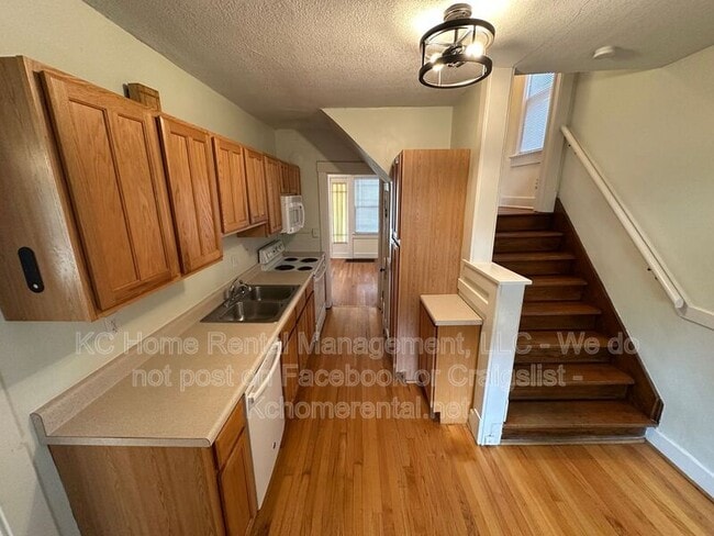 Building Photo - 5119 Grand Ave