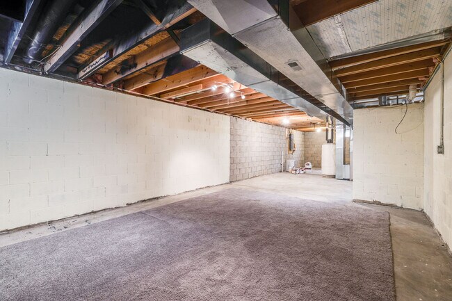 Building Photo - 7225 Bromfield Dr