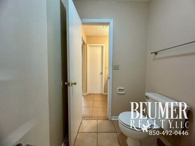 Building Photo - 3br/2ba Home for Rent in West Pensacola
