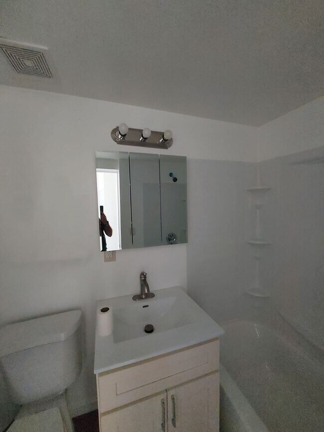 Building Photo - Charming Tacoma Home on a Peaceful Corner Lot!