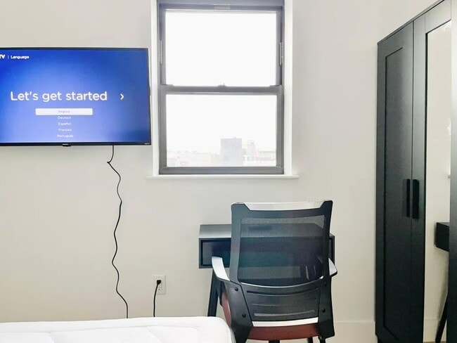 Building Photo - Furnished room/NOT APARTMENT