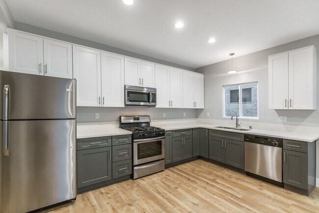 Building Photo - 415 N Coronado St