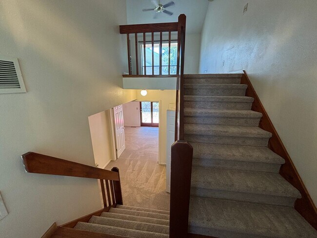 Building Photo - Comfortable Townhome Living in Southwest Fort Collins