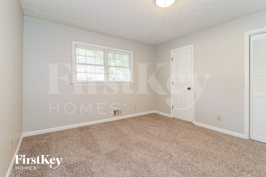 Building Photo - 5279 Santee St SW