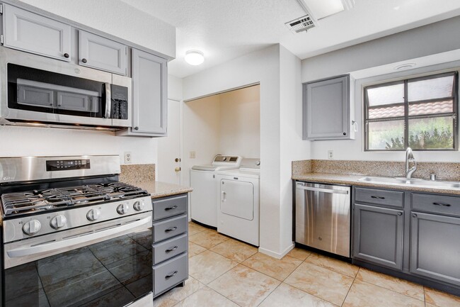Building Photo - 4BEDROOM HOME ON THE GOLF COURSE 89130 * C...