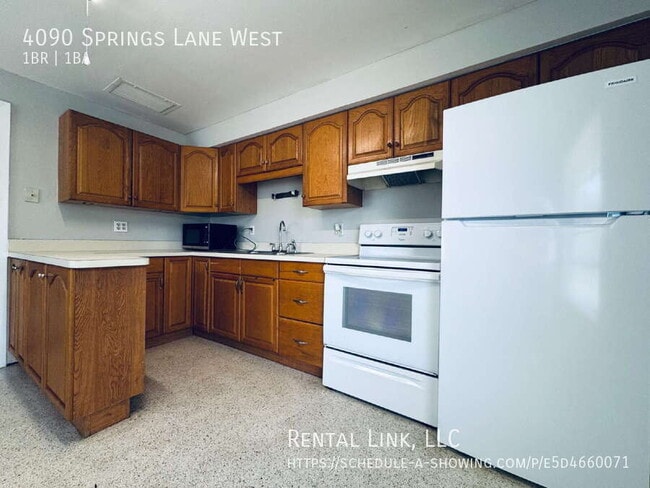 Building Photo - 4090 Springs Ln