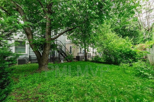Building Photo - 2562 Deming Ave