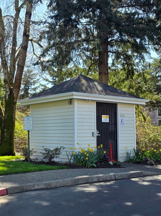 Building Photo - Kent Cypress Cove at the Lakes home - 3 bedroom 2.5 bath with 2 car garage - Available NOW.