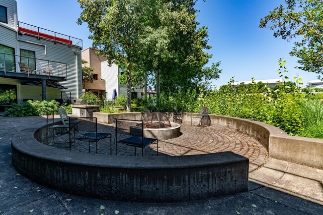 Building Photo - Condo: $1695 Rent - 1 bed/1 bath