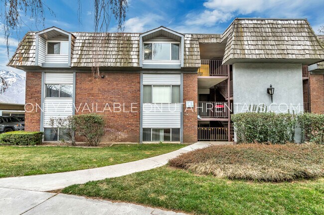 Building Photo - 1639 Woodland Dr