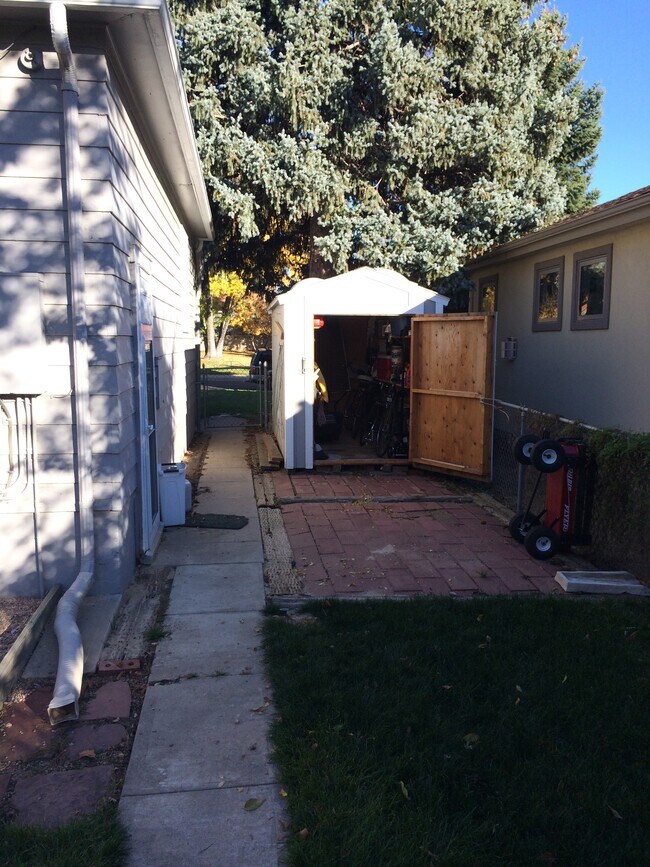 Storage - 1545 S Steele St