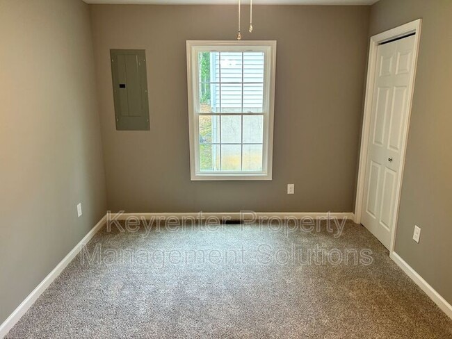 Building Photo - 905 Gardner St