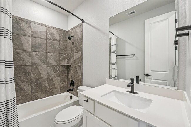 Building Photo - 197 Left Frk Dr