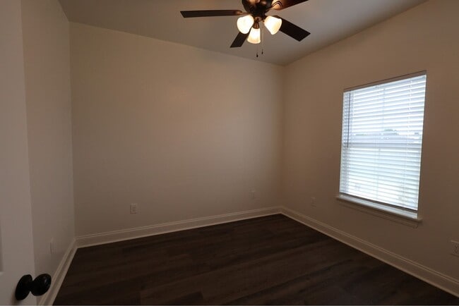 Building Photo - Brand New Townhome for Lease