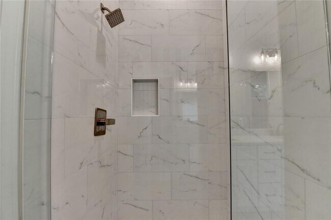 Building Photo - 1329 Davis St