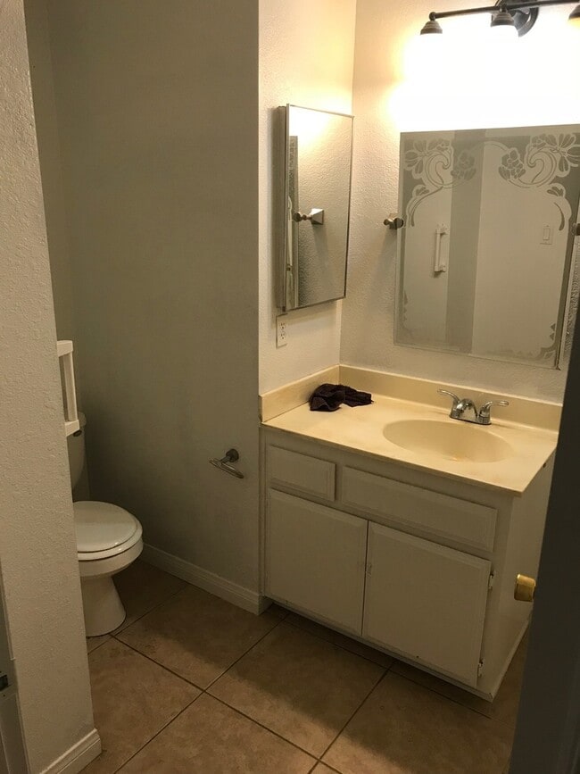 Building Photo - 3 BEDROOM APPLE VALLEY HOME