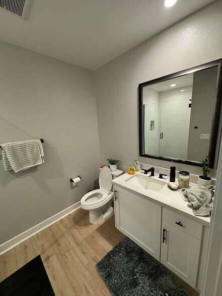 Building Photo - 14311 Claro Way