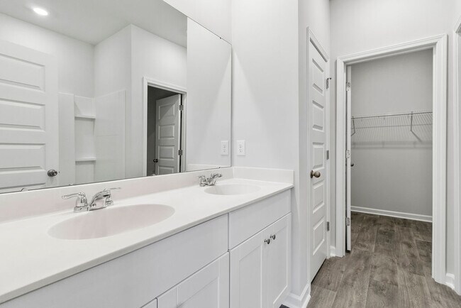 Building Photo - 173 Hoffman Townhome