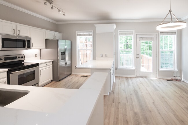 Brand new kitchen with stainless steel appliances - 2922 Duvalla Ave