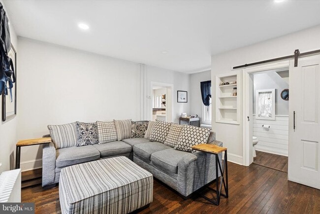 Building Photo - 138 Hall St