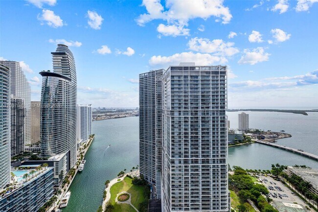 Building Photo - 77 SE 5th St