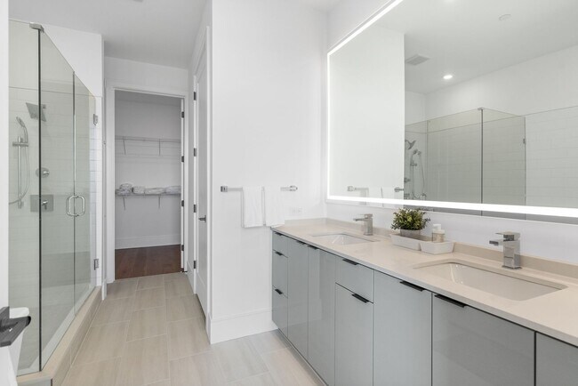 Building Photo - Premier Penthouse Suite at Seven 88 West Midtown-