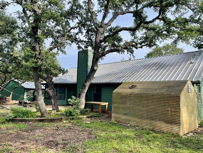 Building Photo - 204 E Lakeshore Dr