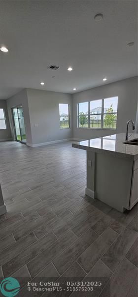 Building Photo - 5461 Empire Dr