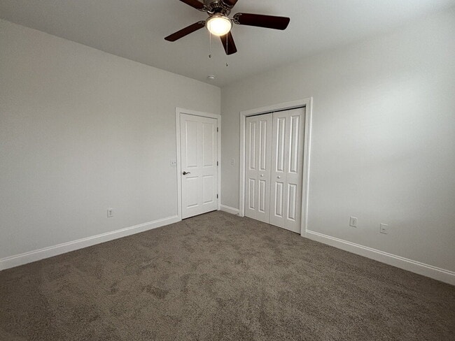 Building Photo - 5565 Colonial Chatsworth Cir