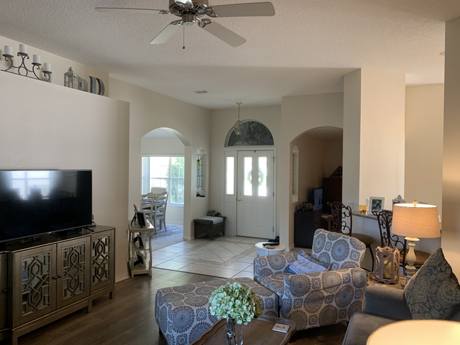 living room - 10 Tanglewood Ct