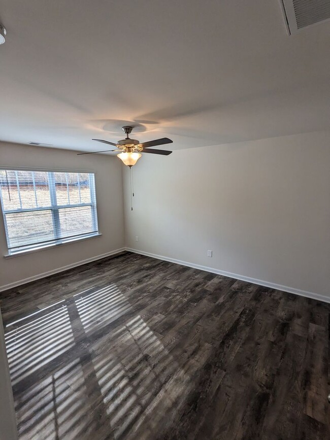 Building Photo - 4 Bedroom Ranch- Sherrills Ford