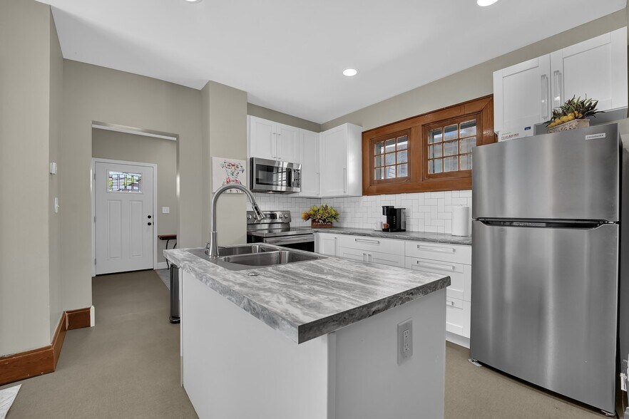 Fully stocked kitchen - 963 S 22nd St