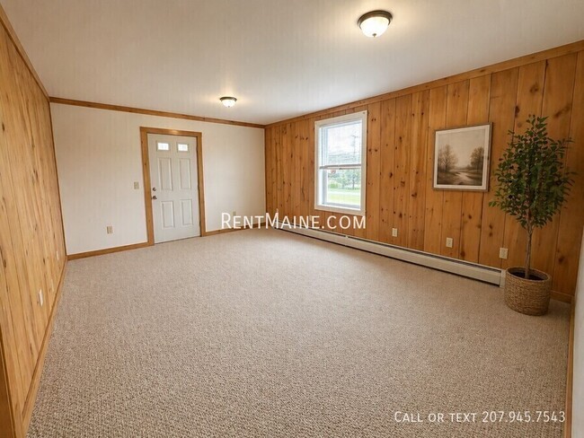 Building Photo - 2120 US-2