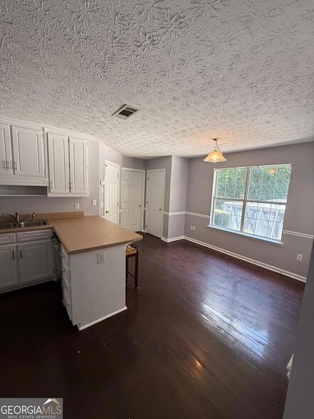 Building Photo - 3123 Rockview Dr