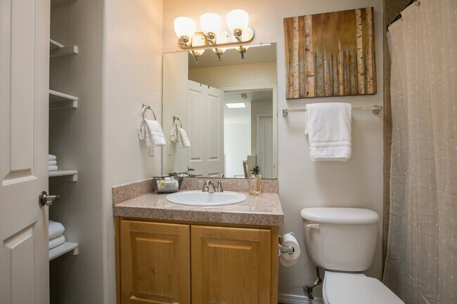 Building Photo - 3432 Del Agua Ct NE