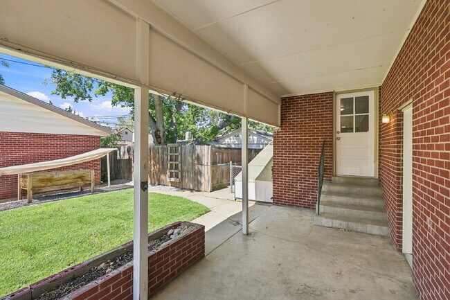 Building Photo - AVAILABLE NOW  Spacious 4-Bedroom Wheat Ridge Home with Finished Garden Level, Two-Car Garage & B...