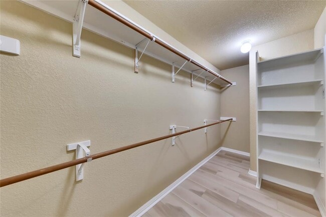 Building Photo - 2721 Butler National Dr