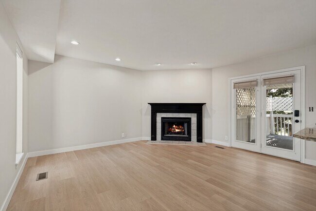 Building Photo - 11390 Mariposa Way
