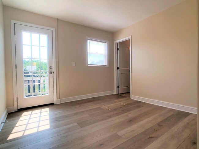 Building Photo - Large House with A/C, deck, updated kitchen, laundry, pet friendly September 1st