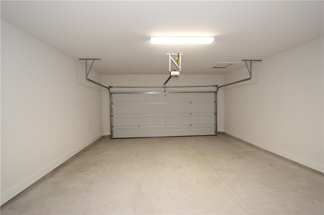 Building Photo - 589 Peace Dr