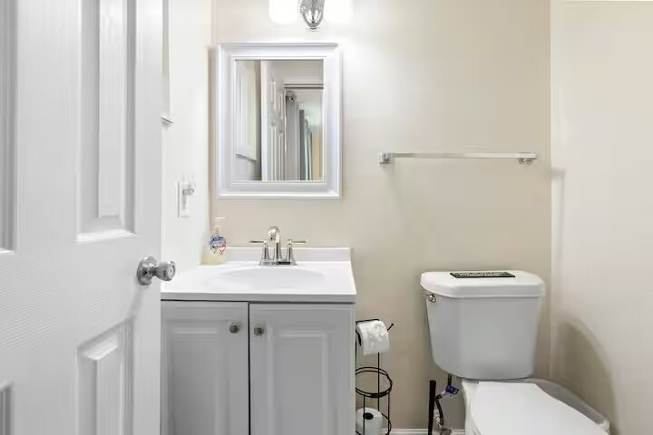 Building Photo - 6208 S Elberon St