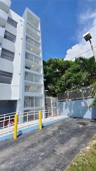 Building Photo - 2575 SW 27th Ave