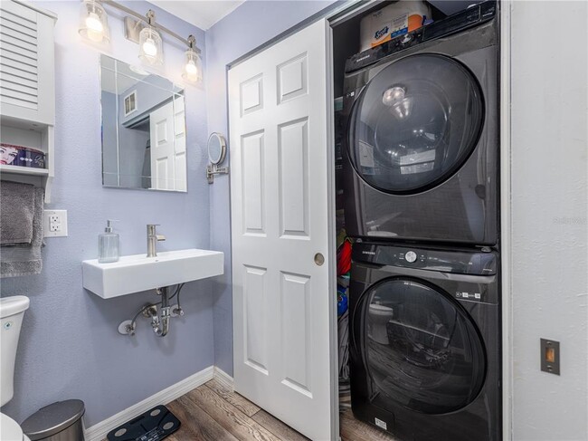 Building Photo - 4721 W Iowa Ave