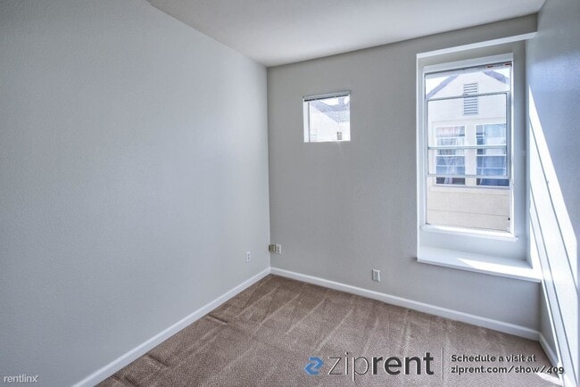 Building Photo - 3 br, 2.5 bath Townhome - 128 Holly Court,...