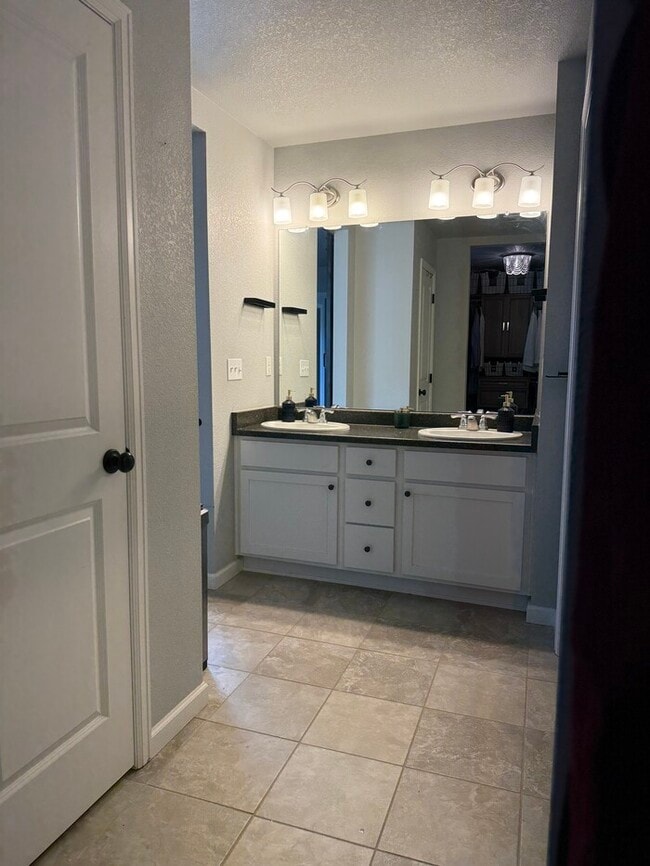 Building Photo - 3 Bed/2.5 Bath Home with Garage / Available Soon / Special Offer