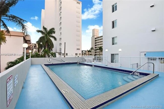 Building Photo - 1345 Lincoln Rd