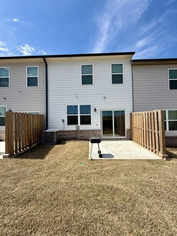 Building Photo - 261 Kenoot Dr