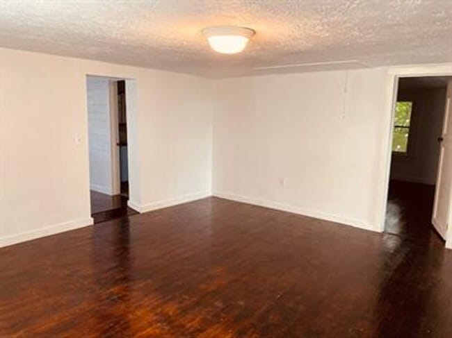 Building Photo - Loudon 37774 - 2 bedroom, 1 bath home - Co...