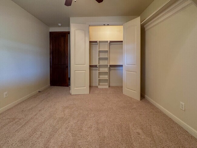 Building Photo - 1559 E Blackjack Rd E