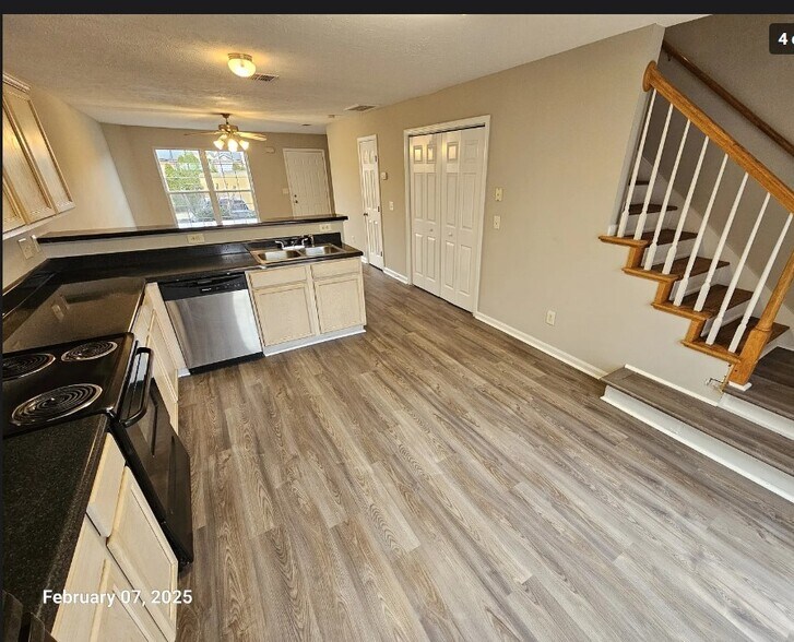 Building Photo - 303 Stewarts Landing Cir